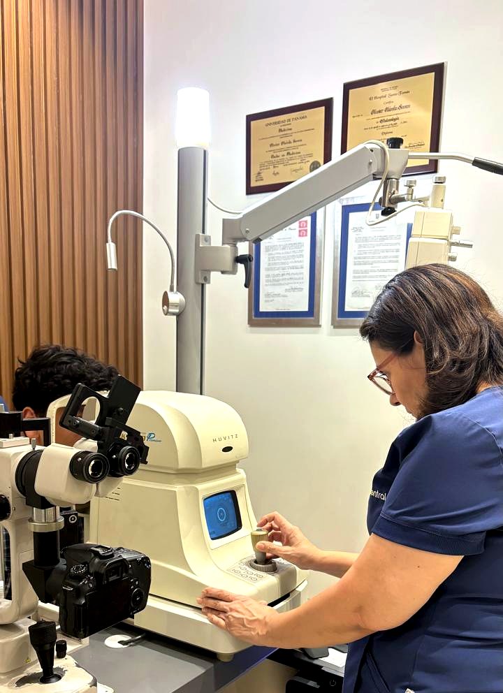 Evaluación de la visión en la clínica de Salud Visual, Punta Pacífica